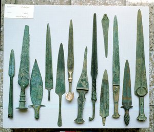 剣と短剣、イラン、ロレスタン出身、紀元前2000年から1000年前（ブロンズ）